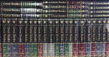 أغلى موسوعة بمعرض الكتاب.. "Great Books" ثمنها 10 آلاف جنيه ما قصتها؟