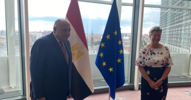 وزير الخارجية يبحث مع مفوضة الاتحاد الأوروبى للهجرة تعزيز حماية المهاجرين