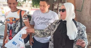 وكيل تضامن بنى سويف توزع 75 شنطة صحية على طلاب الثانوية العامة.. صور