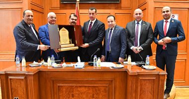 اتصالات النواب تكرم رئيس الجهاز القومي لتنظيم الاتصالات.. صور
