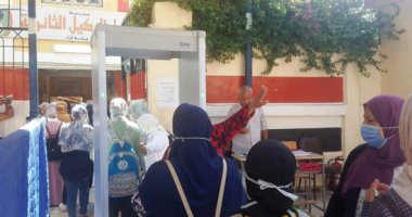 طلاب الثانوية العامة بالمنوفية يدخلون اللجان لأداء امتحان الجبر والهندسة الفراغية