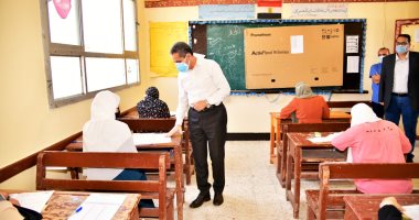 محافظ الغربية يطمئن على الالتزام بإجراءات الوقاية بامتحان اللغة الأجنبية بقطور