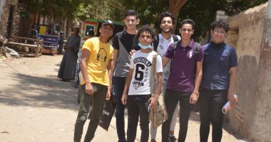 طلاب الأدبى بالثانوية العامة بالأقصر يعبرون عن سعادته بمستوى امتحان الفرنساوى