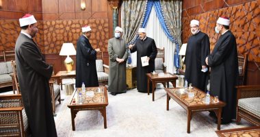 وزير الأوقاف وقيادات الوزارة يهنئون شيخ الأزهر بعيد الأضحى.. صور