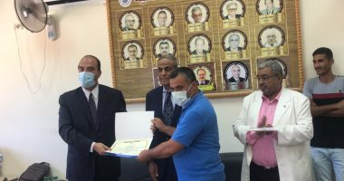كلية التربية بجامعة العريش تكرم مدير مكتب "اليوم السابع" بشمال سيناء