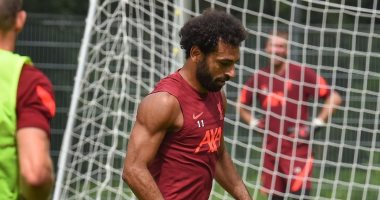تركيز وجدية الفرعون محمد صلاح فى تدريب الريدز استعدادا للموسم الجديد.. صور