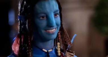 آن هاثاوى تتحول لشخصية Avatar فى شوارع نيويورك .. اعرف السبب