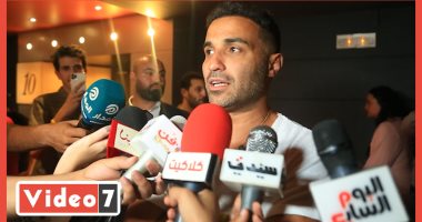 أحمد فهمى: أحمد عز بيشوفنى مجنون وفضلت مربى ذقنى سنتين بسبب "العارف".. فيديو
