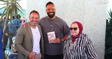 حازم إمام فى معرض القاهرة للكتاب لتوقيع كتاب "إمبراطورية إمام".. فيديو