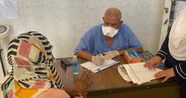 حياة كريمة بالبحر الأحمر.. الكشف على 208 مواطنين بقرية الحمروين  