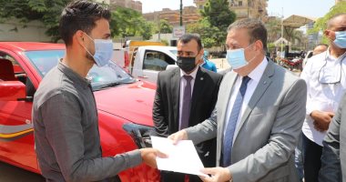 محافظ المنوفية يسلم سيارات لعدد من المستفيدين لخلق فرص عمل جديدة.. فيديو وصور