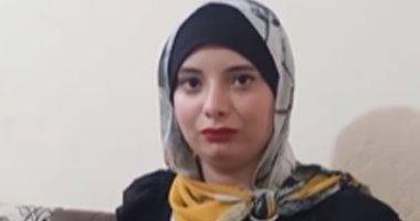 شاهد هاجر فتاة مسلمة متخصصة فى القبطيات وكرمها البابا تواضروس