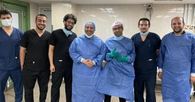 إنقاذ حياة شاب مصاب بقطع 20 سم فى الرقبة بمستشفى سوهاج الجامعى.. صور