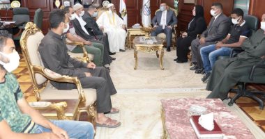 محافظ بنى سويف يستقبل أسر المتوفين بالحادث الإقليمى من أبناء سدس وكفر جمعة