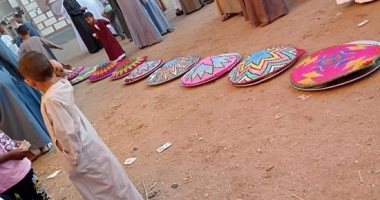العيد في أسوان حاجة تانية..صواني الحلويات تنتشر بعد الصلاة وقبل ذبح الأضحية