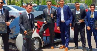 طلاب بجامعة كفر الشيخ يصنعون سيارة كهربائية تعمل بالطاقة الشمسية.. لايف