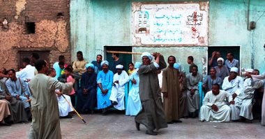 فن التحطيب.. شاهد أقوى الطقوس الصعيدية من قلب الأقصر "فيديو"