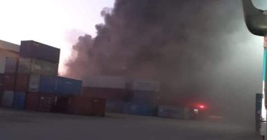 إخماد حريق مخزن بميناء غرب بورسعيد.. فيديو صور