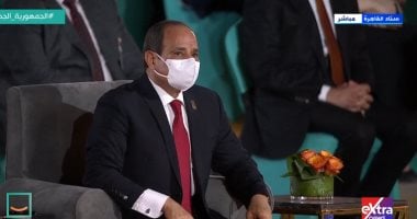 الفقرة الثانية باحتفالية حياة كريمة تبدأ بأغنية لشرفاء مصر.. شيرين وكريم عبد العزيز يلقيان التحية العسكرية.. الرئيس يدعو بطل واقعة "قطار منوف" لحضور المؤتمر.. عرض لسفراء المبادرة "فنانون ورجال أعمال وإعلاميون"