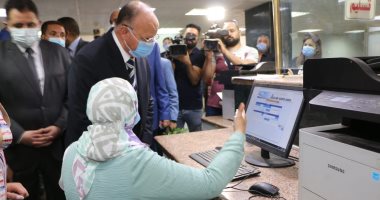 محافظ القاهرة يفتتح مبنى حى الزيتون بعد التطوير.. صور