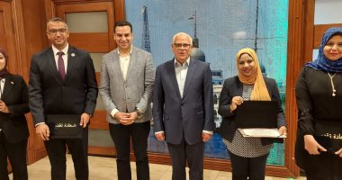 محافظ بورسعيد يكرم متدربى البرنامج الرئاسى لتأهيل التنفيذيين.. صور