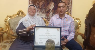 معاون محافظ بنى سويف ووالدته يرويان تفاصيل تكريمهما من الرئيس السيسى.. فيديو