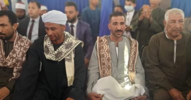 "الكفن" ينهى خصومة ثأرية بين أبناء عمومة فى قرية حمرا دوم بقنا.. صور