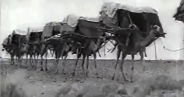 فيديو نادر لرحلة الحجاج إلى بيت الله الحرام عام 1356 هجريًا
