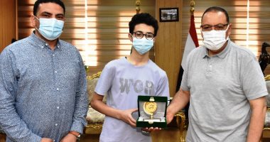 محافظ الشرقية يقدم ميداليات تذكارية للفائزين ببطولة الجمهورية للشطرنج.. صور