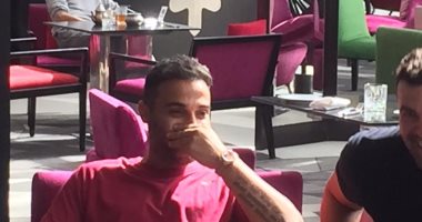 الفنان أحمد فهمي يصل المغرب لمؤازرة الأهلي بنهائي أفريقيا.. صور