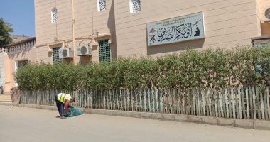 تكثيف أعمال النظافة بمحيط المساجد المقررة لإقامة شعائر صلاة العيد بالبحر الأحمر