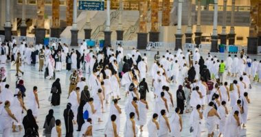 10 صور من توافد الحجاج على مشعر منى لأداء مناسك يوم التروية
