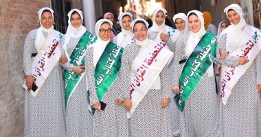 مسيرة بالورود لتكريم فتيات من حفظة القرآن الكريم بالغربية.. فيديو وصور