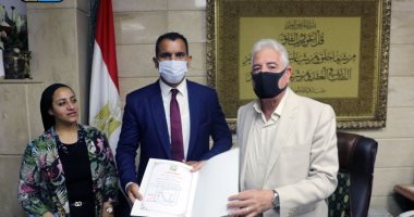محافظ جنوب سيناء يكرم معاون المحافظ ومدير عام الطب البيطرى بالمحافظة
