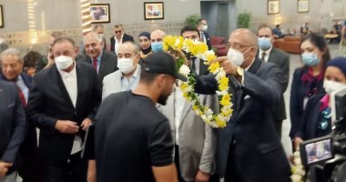 مطار القاهرة يستقبل بعثة الأهلى بالورود بعد التتويج بالأميرة الأفريقية.. صور