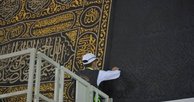 رئاسة شؤون الحرمين تكشف كواليس تغير كسوة الكعبة المشرفة (صور)