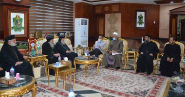 محافظ المنيا يستقبل وفدا من القساوسة والمطارنة للتهنئة بعيد الأضحى.. صور