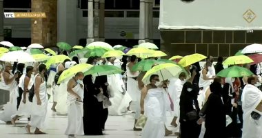 حجاج بيت الله الحرام يتوافدون إلى صعيد عرفات لأداء ركن الحج الأعظم