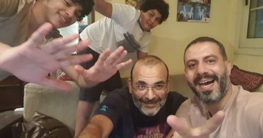 محمد فراج يحتفل مع أيمن بهجت قمر بفوز الأهلى باللقب الأفريقى