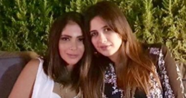 منى زكى تدعو لـ ياسمين عبد العزيز بعد خضوعها لعملية جراحية