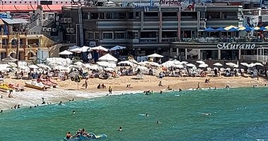 إزاى تقضى إجازة عيد الأضحى على بحر الإسكندرية بأرخص الأسعار.. الشواطئ تبدأ من 5 إلى 25 جنيها للفرد.. الوحدات المصيفية من 200 إلى 700 جنيه فى اليوم.. والمحافظ يشدد على حملات مراقبة الشواطئ.. فيديو وصور