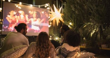 في عيد الأضحي لو إنتي "ماما" إزاي تعملي سينما في البيت.. صور 