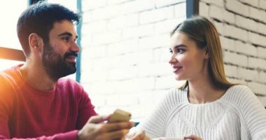 7 نصائح للخروج من منطقة "الفريندزون" مع حبيبك.. ابعد شوية واختبر غيرته