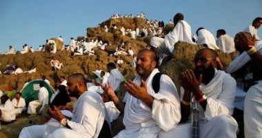 الحجاج يؤدون "الركن الأعظم" علي جبل عرفات.. والصحة السعودية تؤكد: لا إصابات كورونا بين الحجيج.. شئون الحرمين: الكسوة الجديدة تضم 120 كليو من أسلاك الذهب.. واستعدادات مكثفة لـ"يوم النحر" بعد صلاة العيد.. صور
