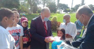 حدائق القاهرة والجيزة تستقبل المواطنين فى أول أيام عيد الأضحى.. جولة للمحافظين على الحدائق والمجازر وتوزيع اللحوم على دور الأيتام والألعاب على الأطفال.. وتشديدات على تطبيق إجراءات مواجهة كورونا.. صور