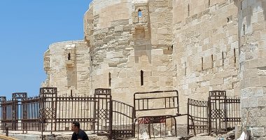 ركوب خيل وعجل وحنطور.. مظاهر العيد بساحة قلعة قايتباى فى الإسكندرية (لايف)