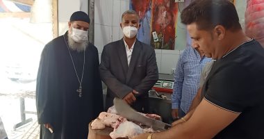 أبرز 5 مشاهد فى عيد الأضحى بالمحافظات.. "الشعرية باللبن" تجمع أبناء القبائل على مائدة واحدة.. توزيع الرحمات بالقبور أهم عادات الشراقوة.. وكيل مطرانية الأقباط بالغردقة يشتري خروفا ويوزع اللحم على العمال.. صور