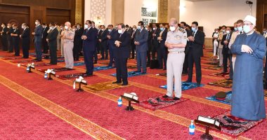 الرئيس السيسي يؤدي صلاة العيد بالعلمين الجديدة.. ويستعرض خطط التنمية والتطوير 