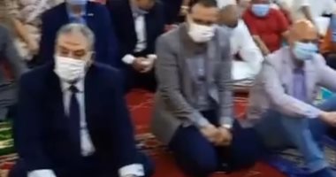 محافظ الشرقية والقيادات الأمنية والتنفيذية يؤدون صلاة عيد الأضحى بمسجد الفتح.. صور