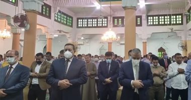 محافظ سوهاج ومدير الأمن يؤديان صلاة عيد الأضحى بمسجد الشرطة وسط إجراءات احترازية